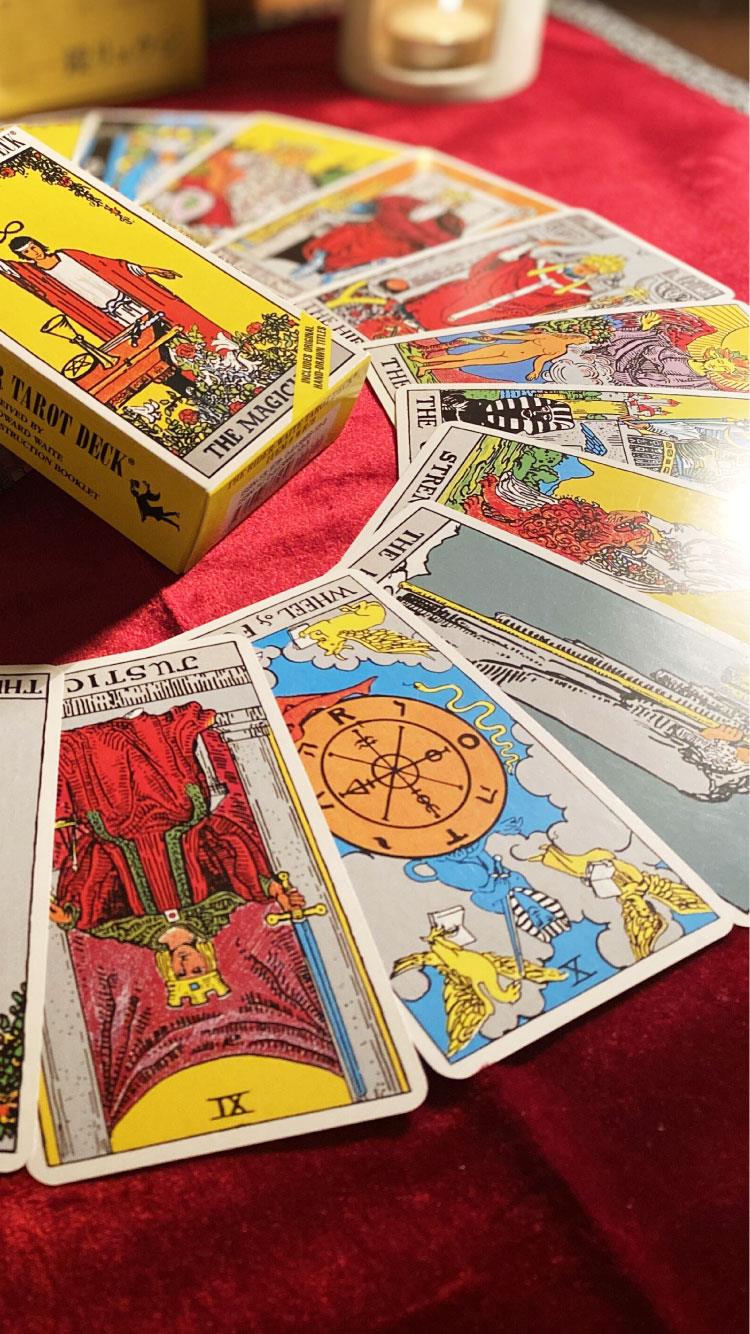 名古屋市中区でタロットを使った占い、カウンセリング、恋愛相談するなら灯火の館へ。